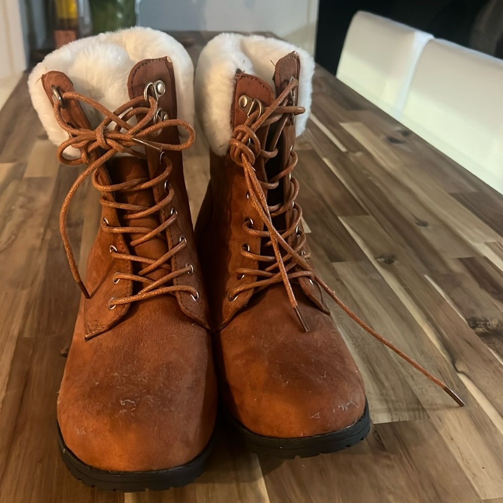 Woman’s Rust Brown Boots
